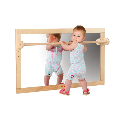 Spiegel mit Holzstab